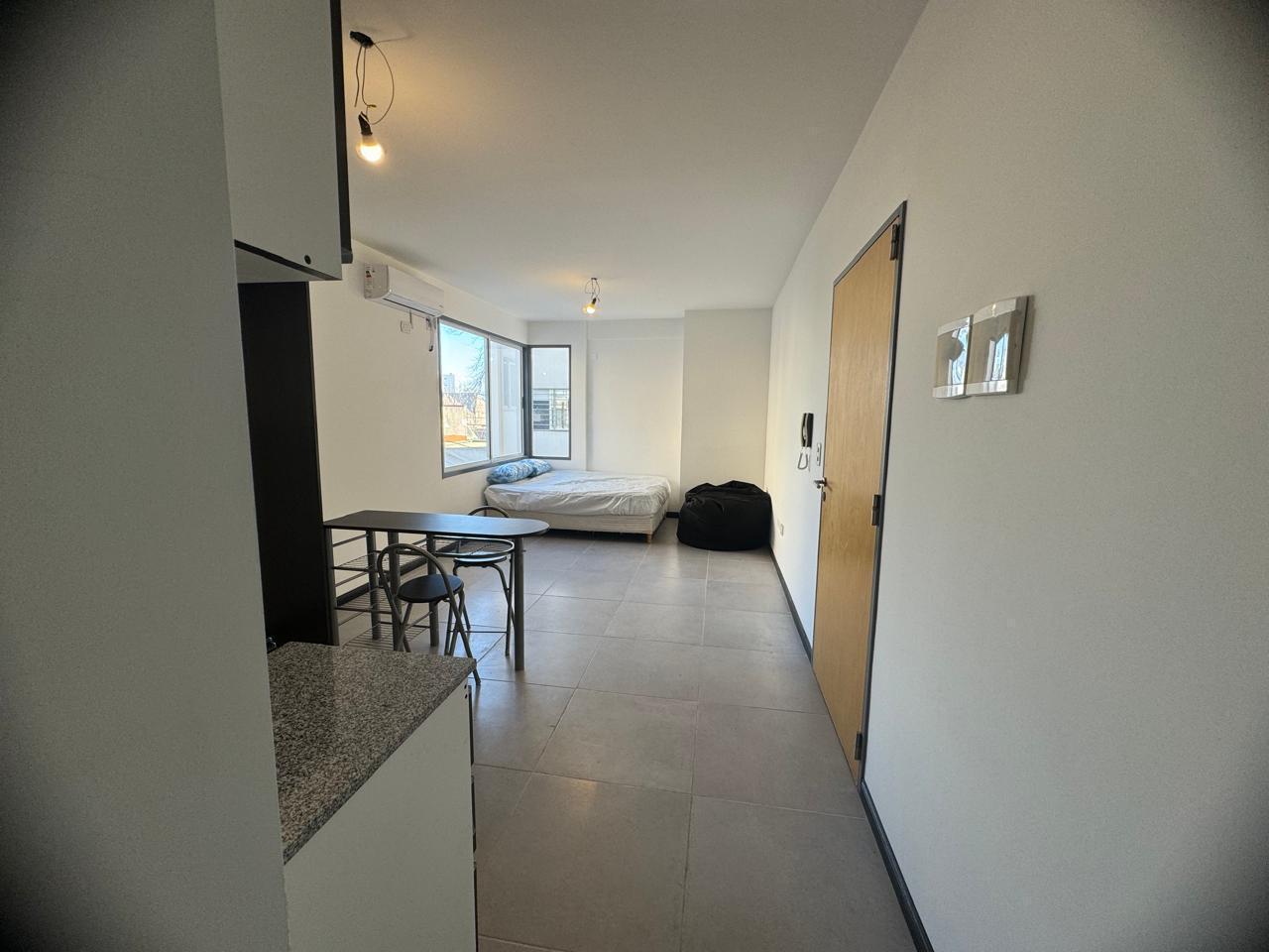 Foto de Monoambiente. Lateral. Villa Urquiza, imagen 2