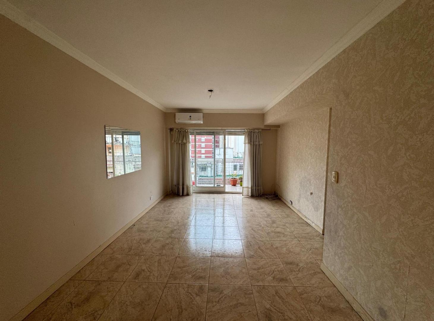 Foto de DEPARTAMENTO 4 AMB.FRENTE. BALCON. BAÑO Y TOILETTE. CABALLITO, imagen 3