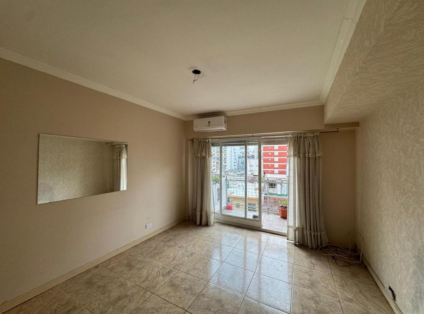 Foto de DEPARTAMENTO 4 AMB.FRENTE. BALCON. BAÑO Y TOILETTE. CABALLITO, imagen 2