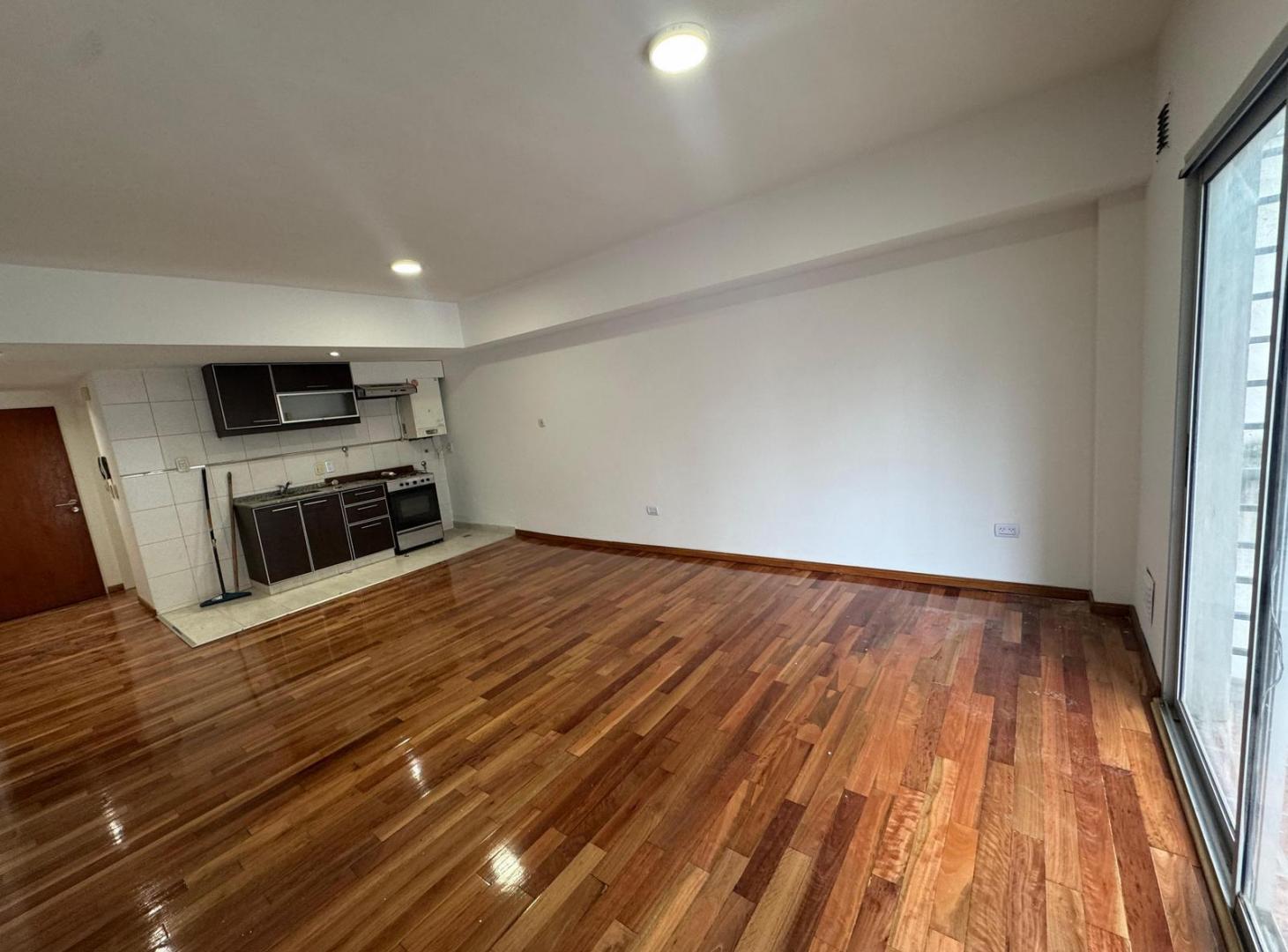 Foto de Monoambiente contrafrente con balcón. Villa Devoto, imagen 5