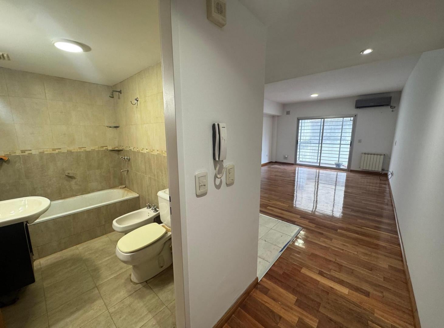Foto de Monoambiente contrafrente con balcón. Villa Devoto, imagen 4