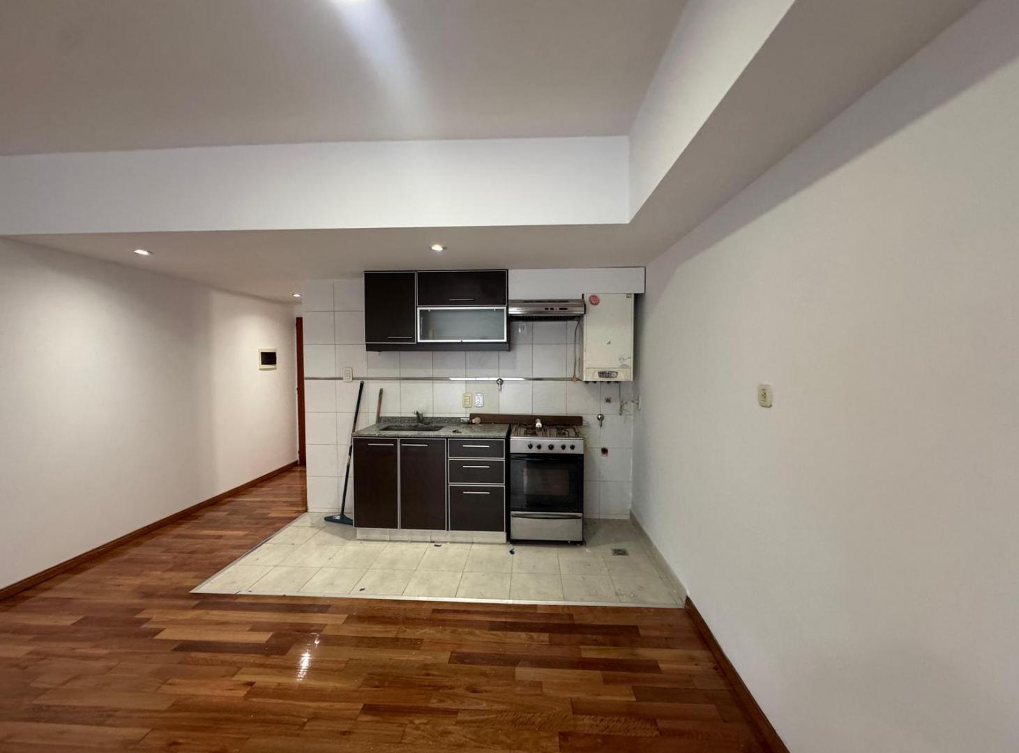 Foto de Monoambiente contrafrente con balcón. Villa Devoto, imagen 2