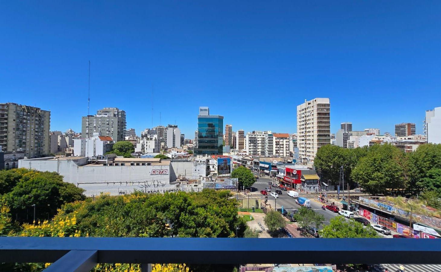 Foto de Departamento de 2 ambientes con cochera. Frente. Balcón. Villa Urquiza, imagen 1