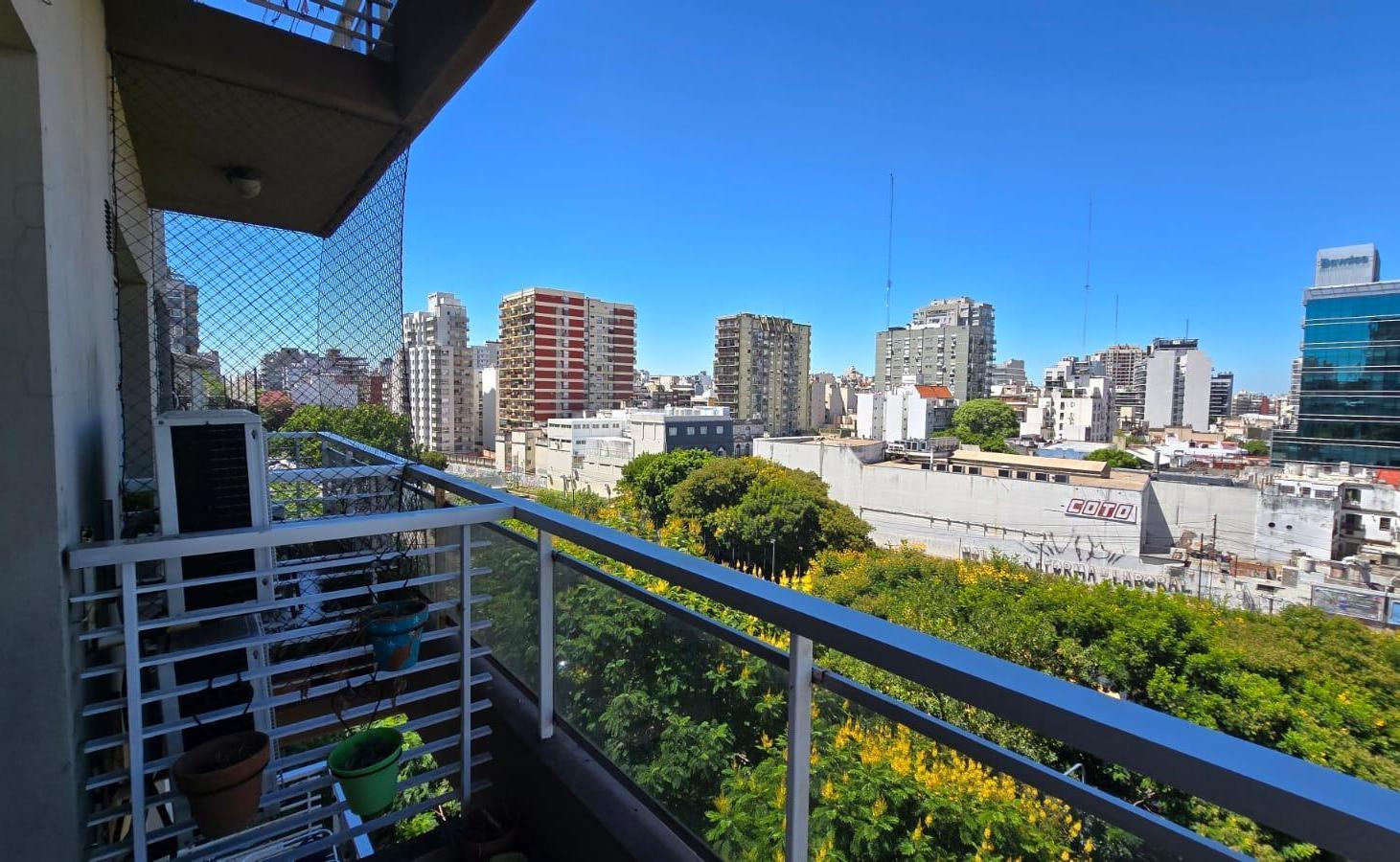 Foto de Departamento de 2 ambientes con cochera. Frente. Balcón. Villa Urquiza, imagen 4