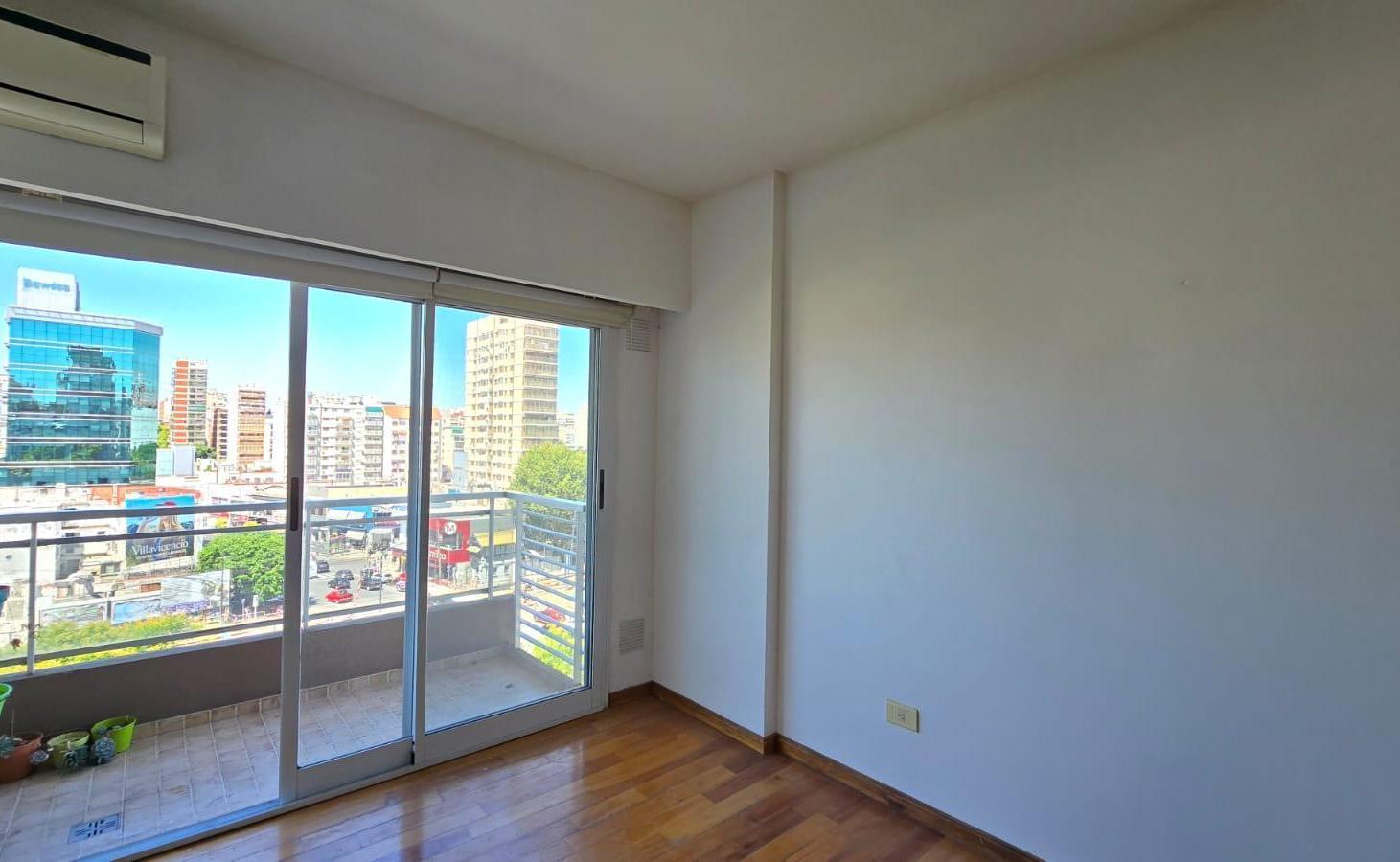 Foto de Departamento de 2 ambientes con cochera. Frente. Balcón. Villa Urquiza, imagen 5