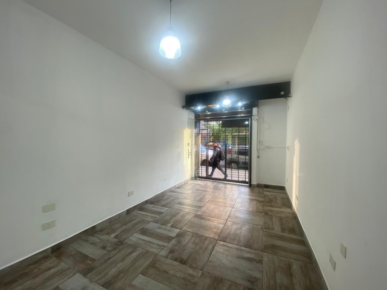 Foto de Local comercial sobre Mariano Acha y Monroe. Villa Urquiza., imagen 1