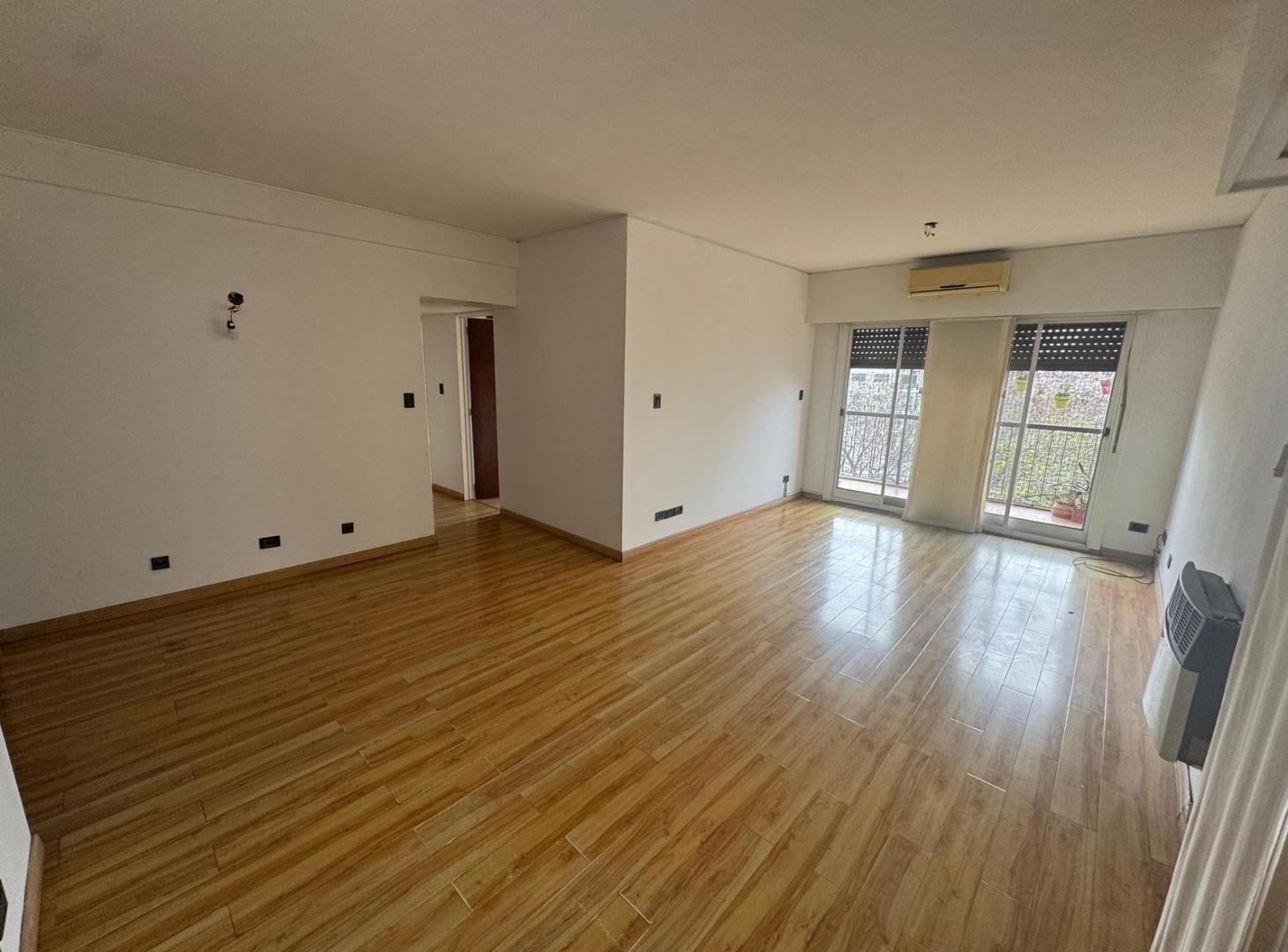 Foto de DEPARTAMENTO 4 AMB. FRENTE. BALCON. BAÑO Y TOILETE.COCHERA. NUÑEZ, imagen 1