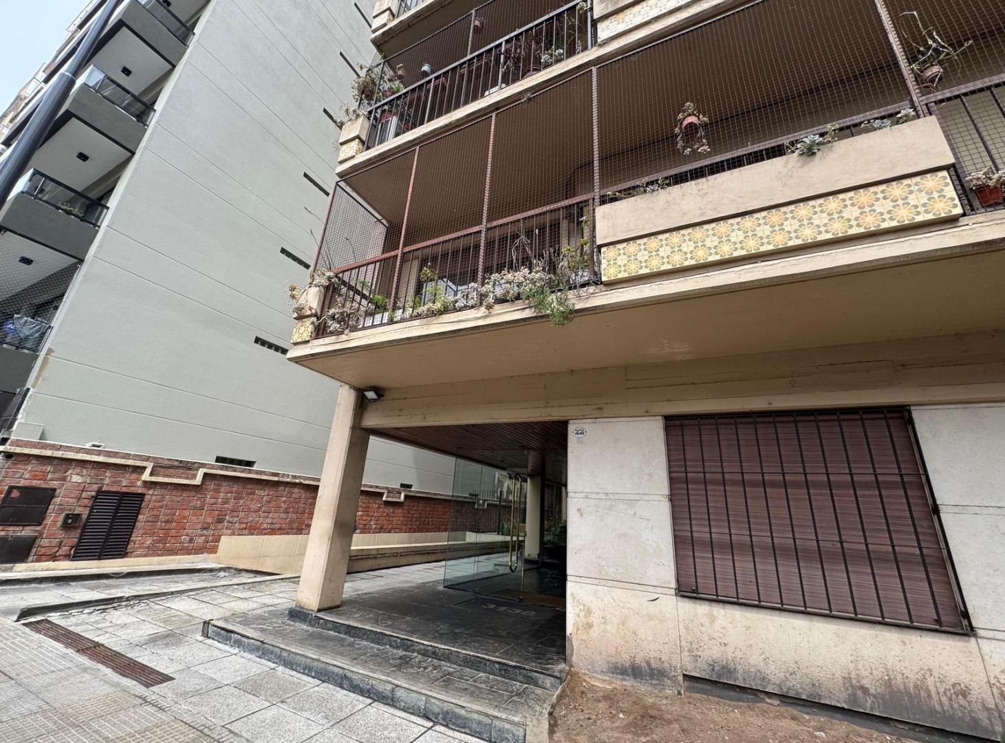 Foto de DEPARTAMENTO 4 AMB. FRENTE. BALCON. BAÑO Y TOILETE.COCHERA. NUÑEZ, imagen 2