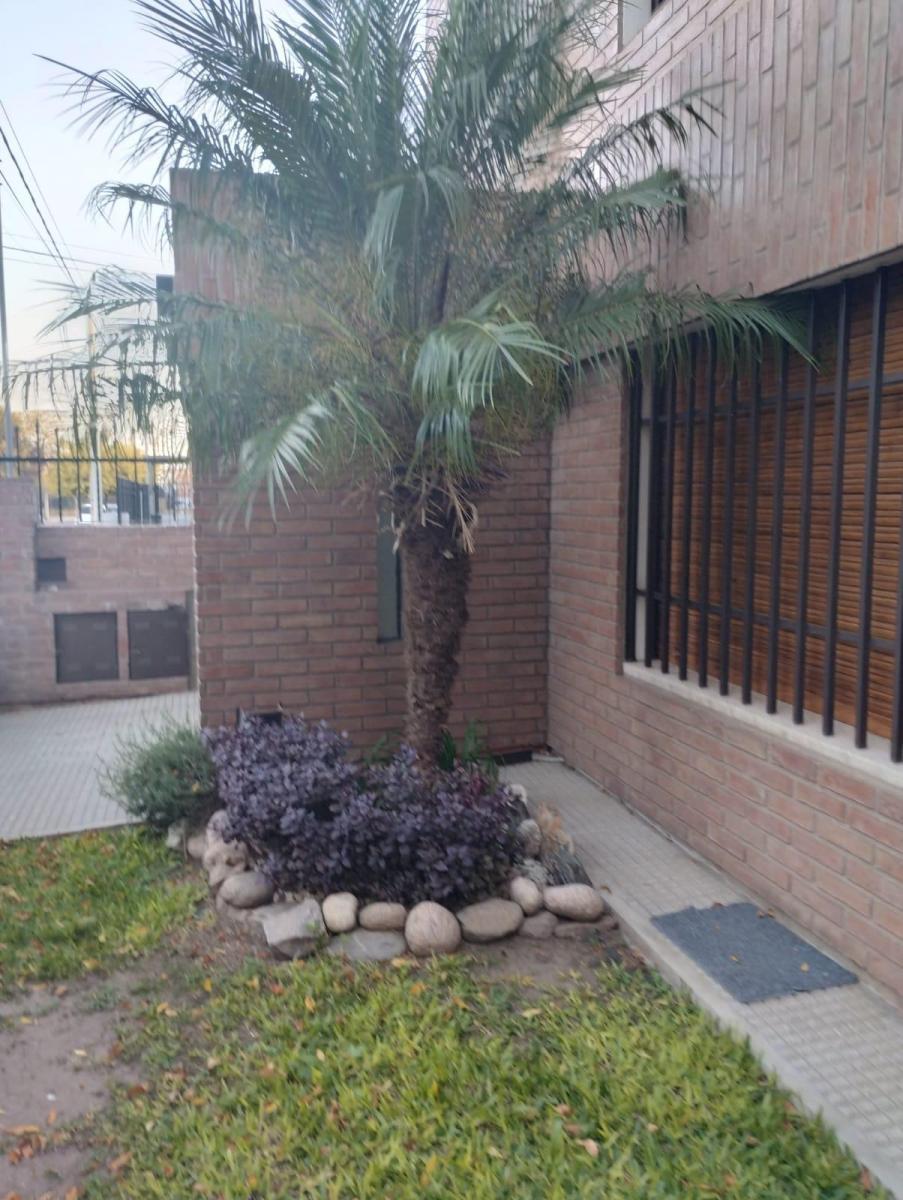 Poeta Lugones Vendo 2 Casas en Planta Baja y P. Alta de 3 Dormit. c/u 4