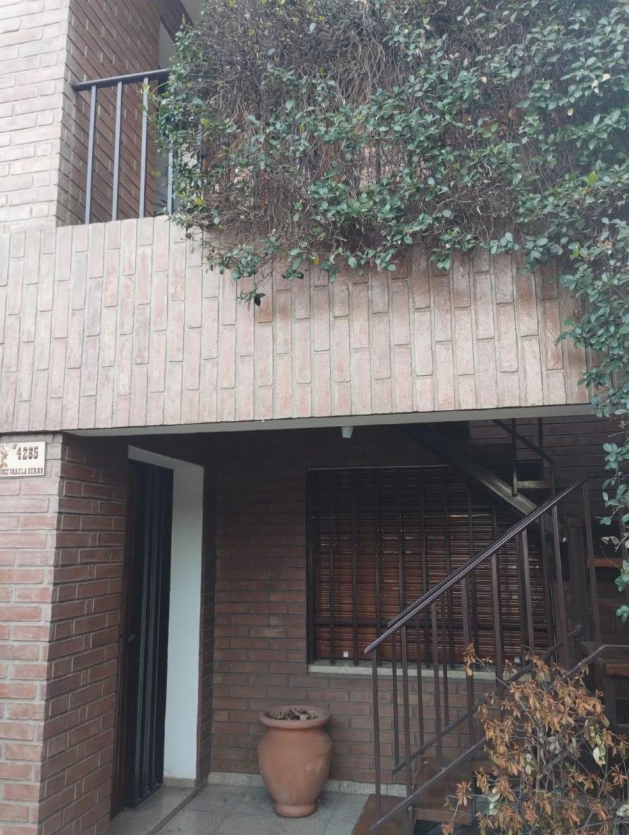 Poeta Lugones Vendo 2 Casas en Planta Baja y P. Alta de 3 Dormit. c/u 5