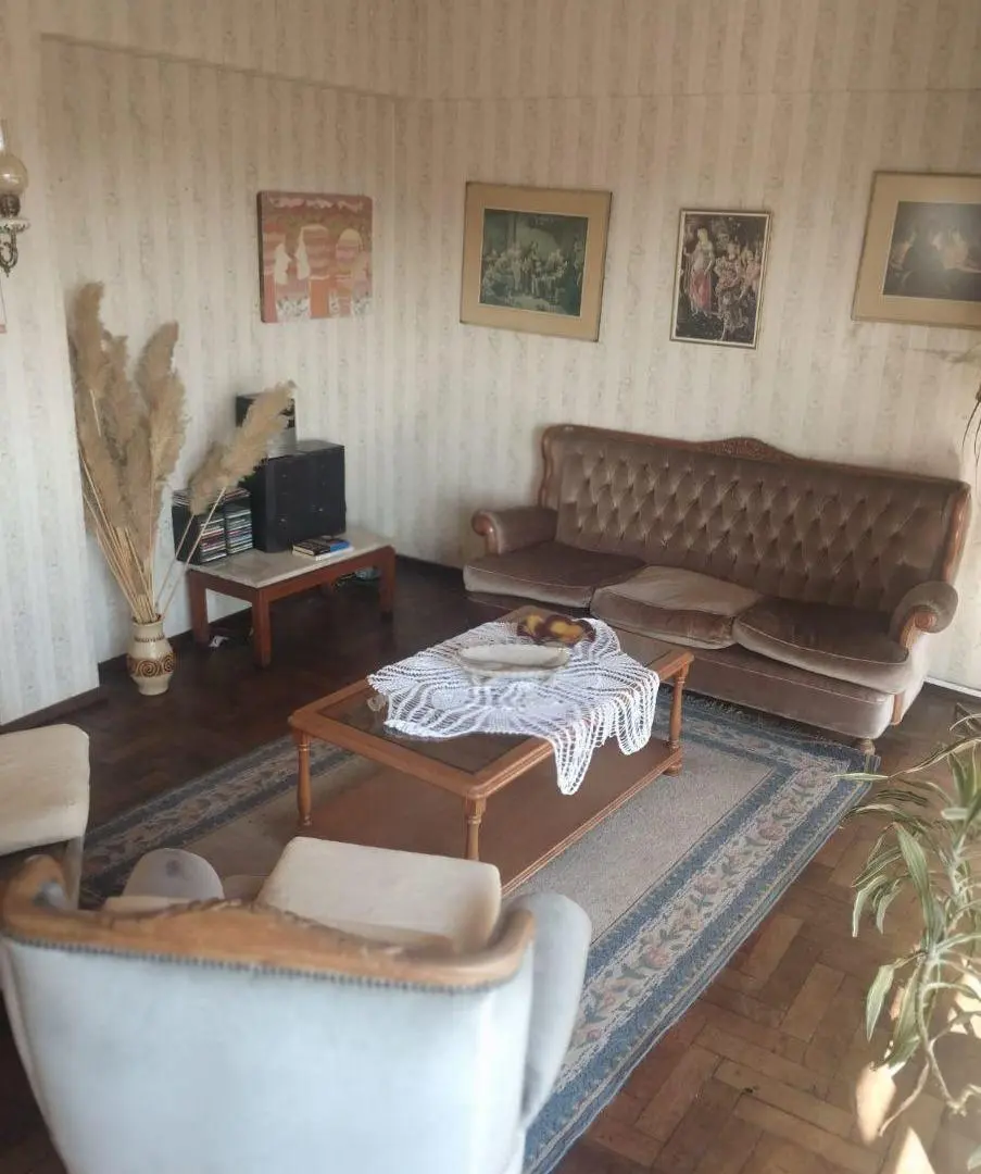 VENDO HERMOSO DEPTO 3 DORM. C/VISTA - LIV/COM COC/C 2BÑOS- BALCON-SEGUR.-OPC/COCH- AV. COLON AL 800 2