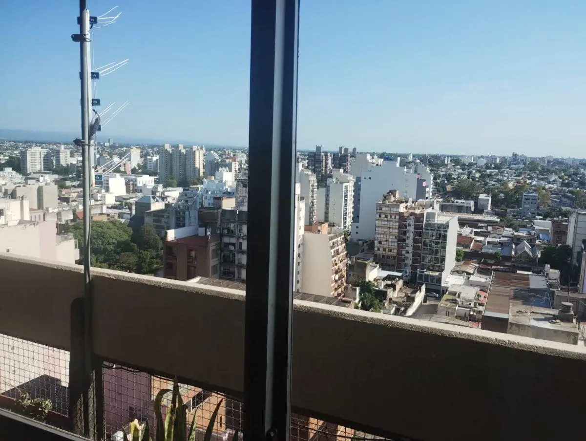 VENDO HERMOSO DEPTO 3 DORM. C/VISTA - LIV/COM COC/C 2BÑOS- BALCON-SEGUR.-OPC/COCH- AV. COLON AL 800 4