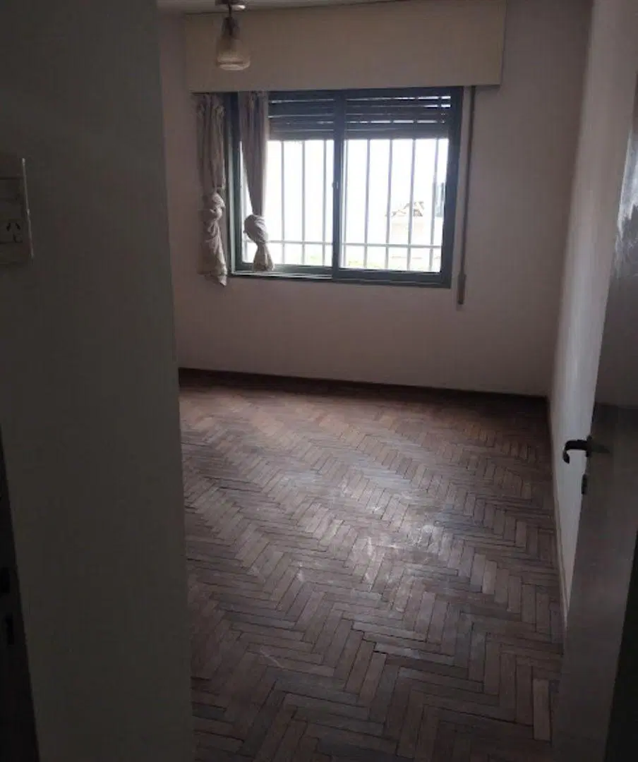 POETA LUGONES- EXC 6 DORM ,1 SUITE, 3 BAÑOS,LIV COM. CCO/COM, JARDIN, TERRAZA, GARAGE2 , LAVADERO- 8
