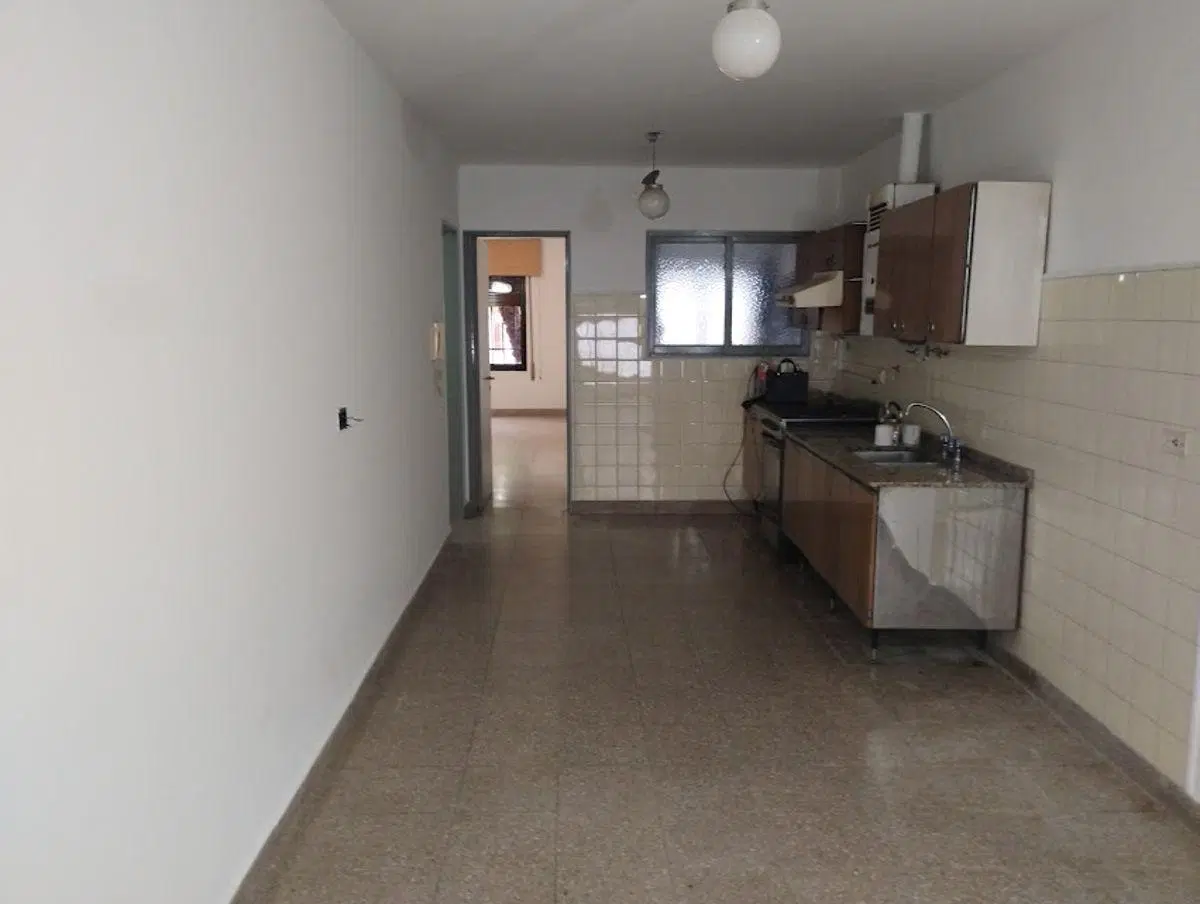 VENDO EXCELENTE CASA PB Y DEPARTAMENTO PA INGRESO INDEP. DE 3 DORM C/U -COCH./2 POETA LUGONES 3