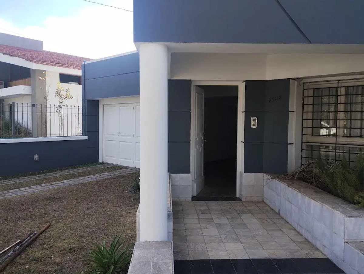 CERRO - HUGO WAST 4500- ALQ. CASA USO COMERCIAL- 4 HABITACIONES 4BAÑOS LIV. COM. QUINCHO PILETA COCH 2