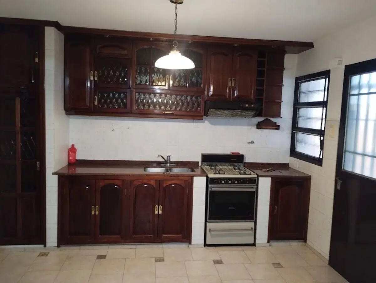 POETA LUGONES, ALQ. CASA 3 DORM. P. ALTA- 2BÑS-LIV.COM -ESTUDIO- COCINA-TERRAZA C/ASADOR-LAV.-COCHER 4
