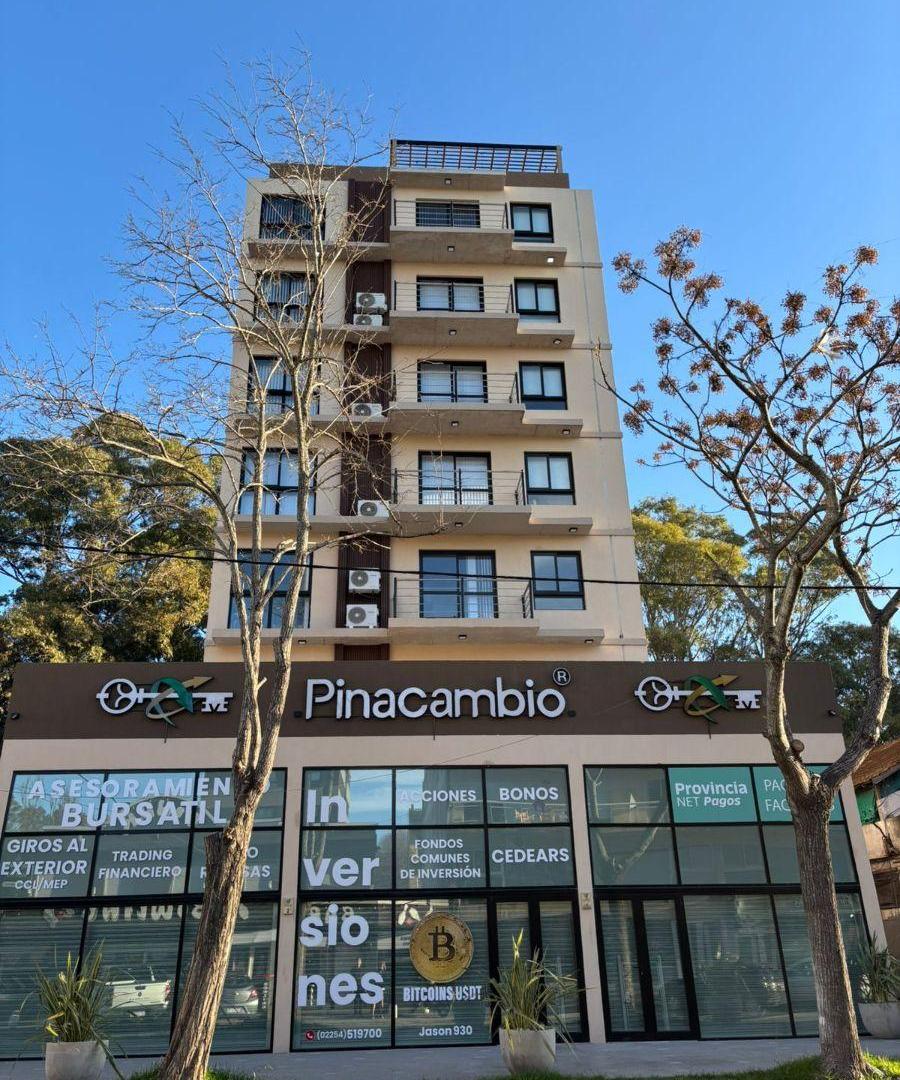 Foto de Centro Pinamar. Departamento con gran balcón y cochera., imagen 1