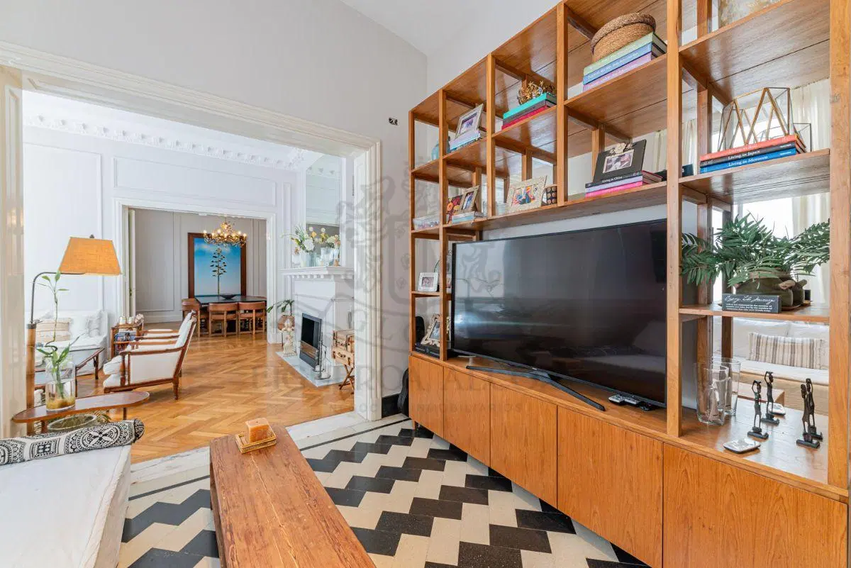 Uruguay 1100 Rec Moderno Vig Cfte 297 m² 2 Coch Liv y Com 5 D 1 en Suite 3 B Toil Coc Isla Lav Dep 5