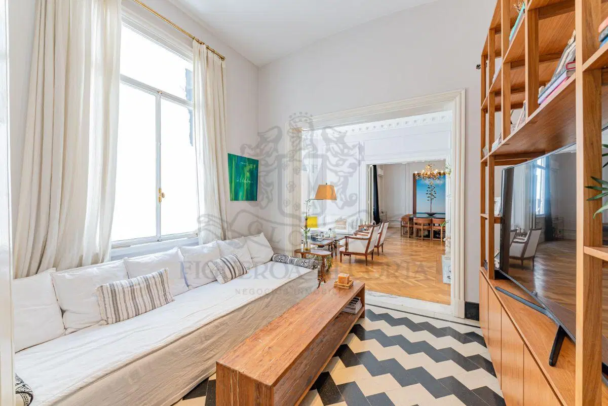 Uruguay 1100 Rec Moderno Vig Cfte 297 m² 2 Coch Liv y Com 5 D 1 en Suite 3 B Toil Coc Isla Lav Dep 3