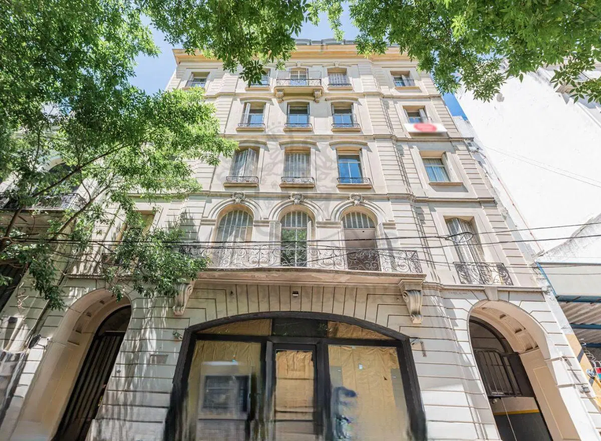 Uruguay 1100 Rec Moderno Vig Cfte 297 m² 2 Coch Liv y Com 5 D 1 en Suite 3 B Toil Coc Isla Lav Dep 2