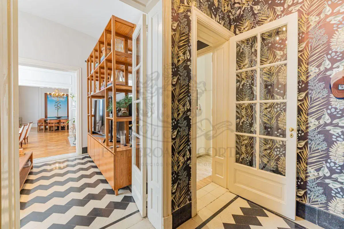 Uruguay 1100 Rec Moderno Vig Cfte 297 m² 2 Coch Liv y Com 5 D 1 en Suite 3 B Toil Coc Isla Lav Dep 4