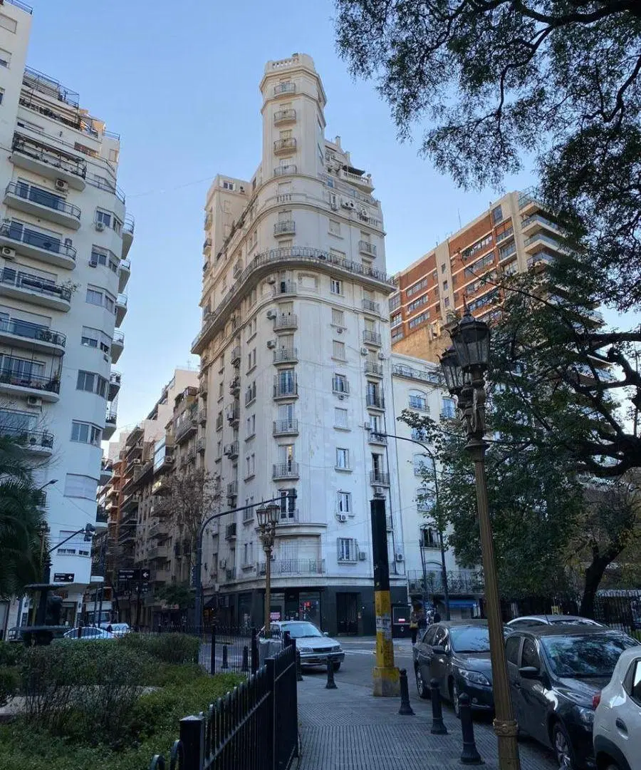 Montevideo 1300 Mira Pza V Lopez Esq Categ M/ Lum Hall Liv y Com 3 D 1 Ste 2 B Coc Bajas Exp 2