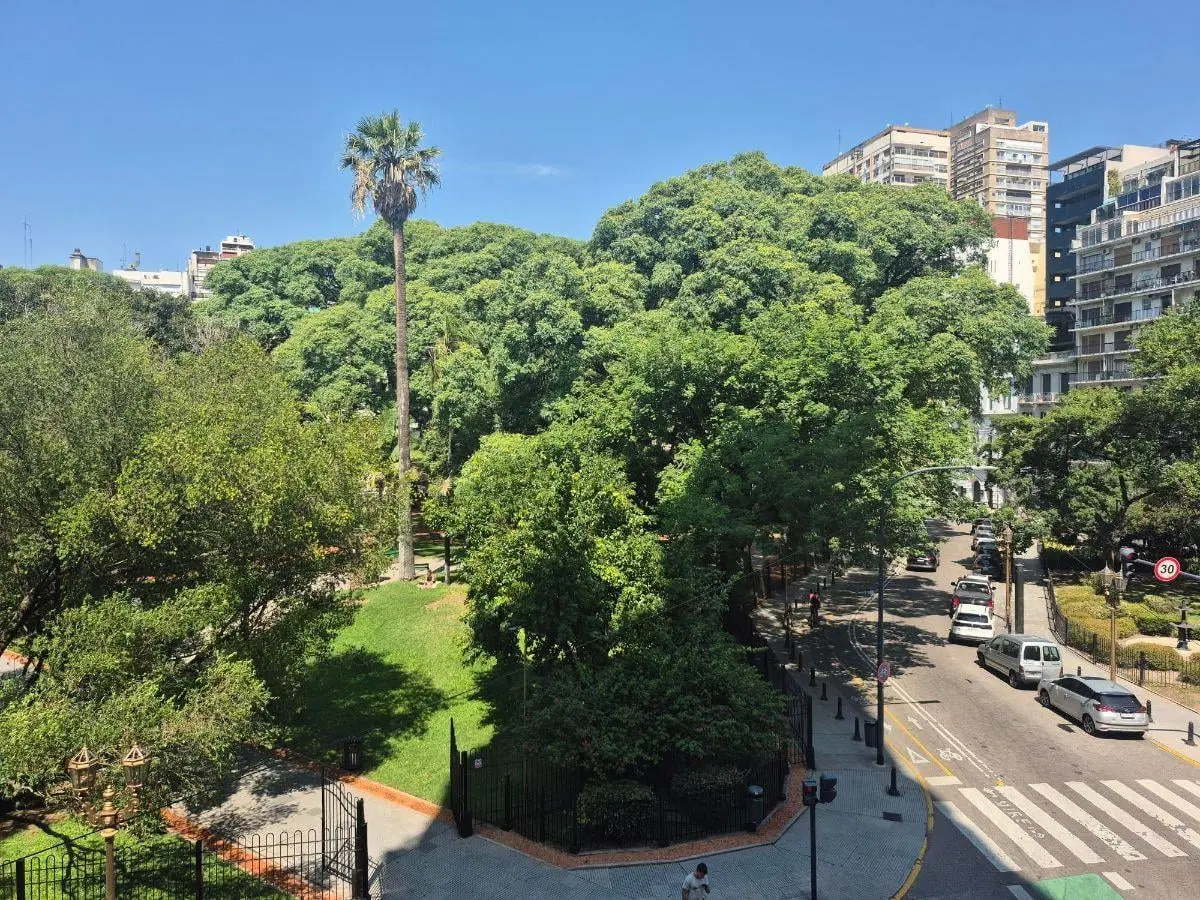 Montevideo 1300 Mira Pza V Lopez Esq Categ M/ Lum Hall Liv y Com 3 D 1 Ste 2 B Coc Bajas Exp 5