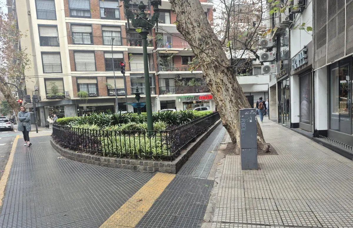 Rodriguez Peña 1300 Fte Bajas expe Piso Hall L c/chim Com Esc 3 Dor 2 Bños Coc 2 Dep Lav 4