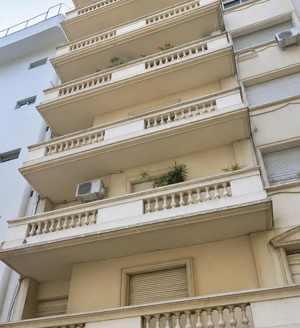 Rodriguez Peña 1300 Fte Bajas expe Piso Hall L c/chim Com Esc 3 Dor 2 Bños Coc 2 Dep Lav 2