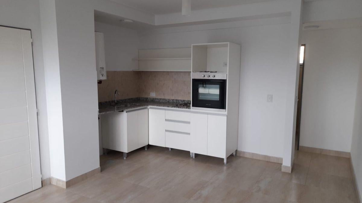 Foto de Departamento de 2 ambientes en alquiler con cochera – Morón, imagen 1
