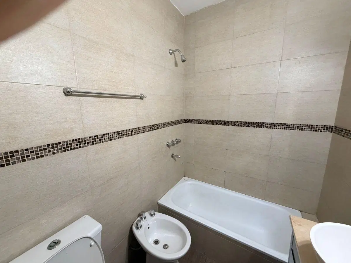 EXCELENTE PH 2 amb. apto UNA o DOS personas, patio, terraza, lavadero, SIN EXPENSAS. 4