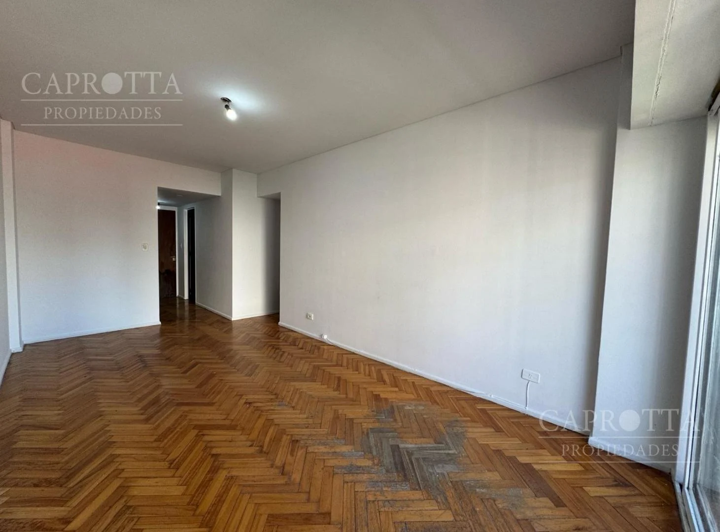 Departamento en venta de 3 amb con dependencia en Caballito, a metros de Parque Centenario