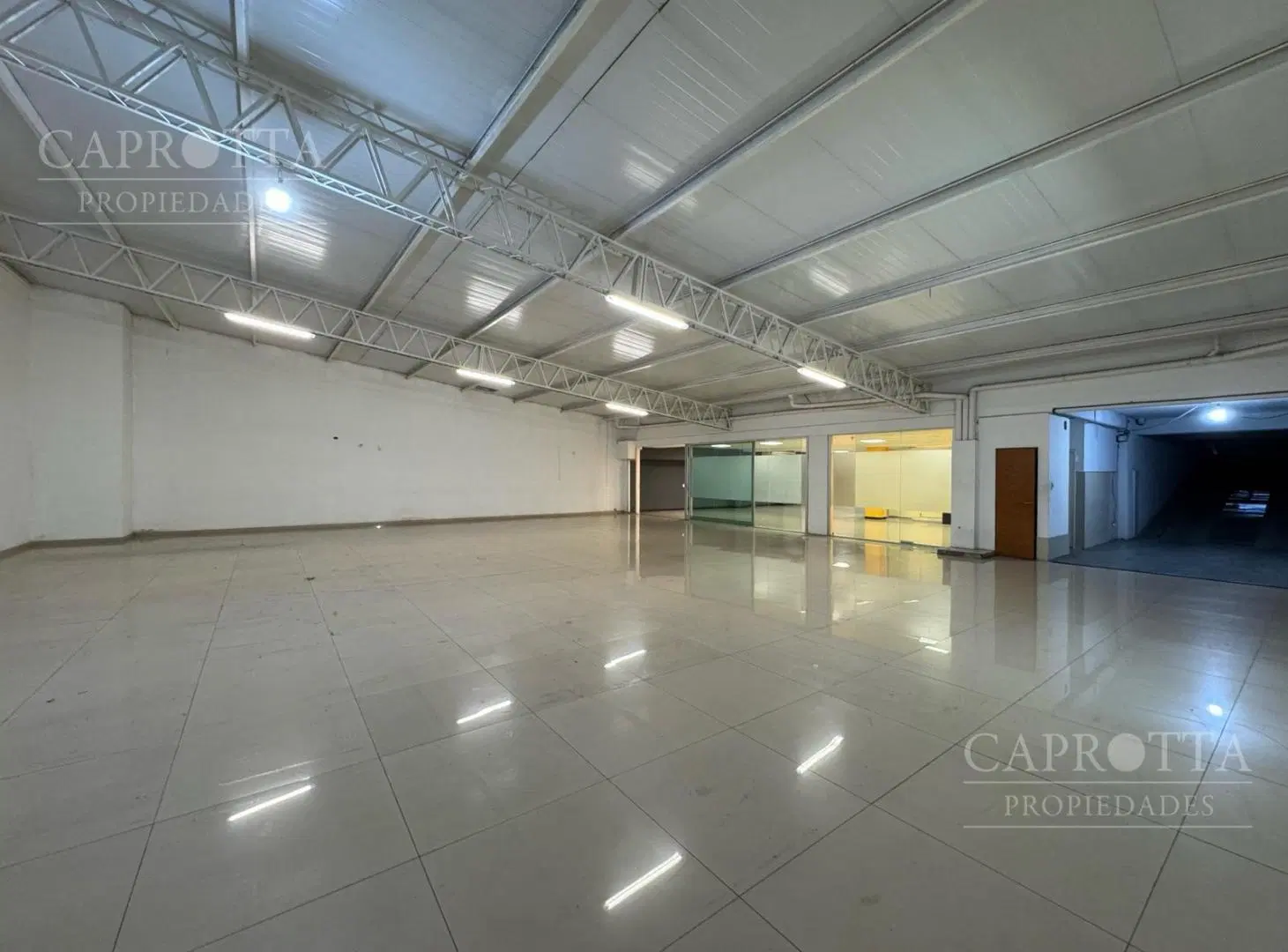 Local comercial en alquiler en Villa Devoto 570 metros cubiertos 4
