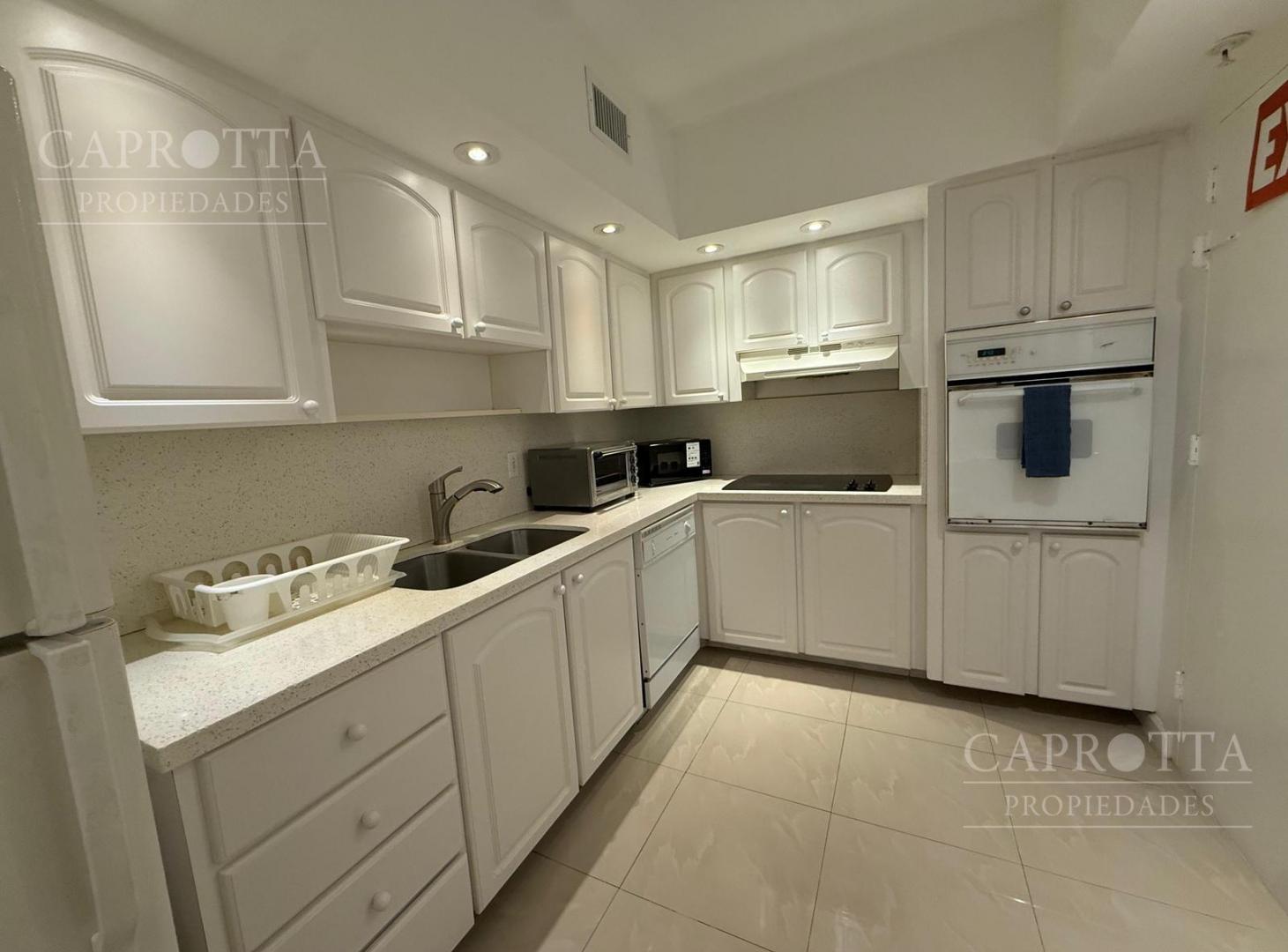 Foto de Venta departamento en Miami Hollywood. 2 dormitorios, 2 baños y balcón, imagen 2