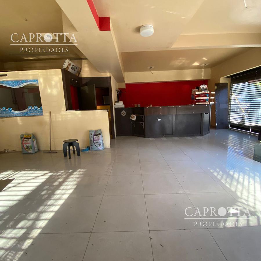 Foto de Local comercial en esquina en alquiler, imagen 4