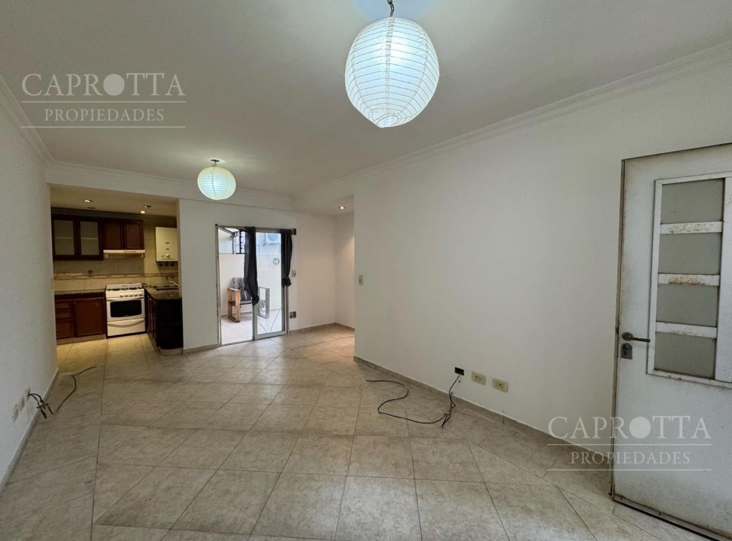 Foto de Departamento 2 ambientes con patio venta Monte Castro, imagen 2