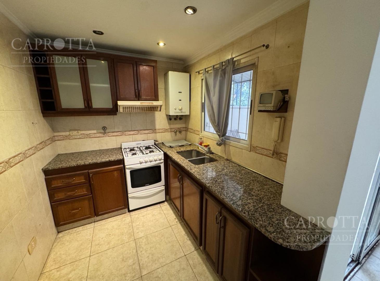 Foto de Departamento 2 ambientes con patio venta Monte Castro, imagen 4