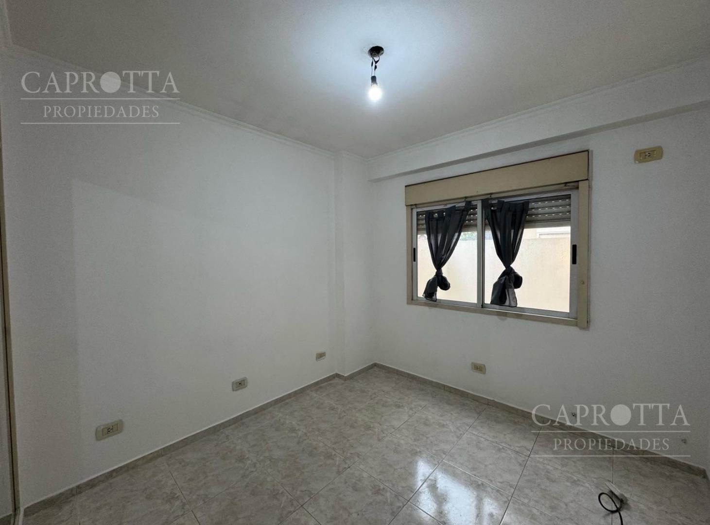 Foto de Departamento 2 ambientes con patio venta Monte Castro, imagen 5