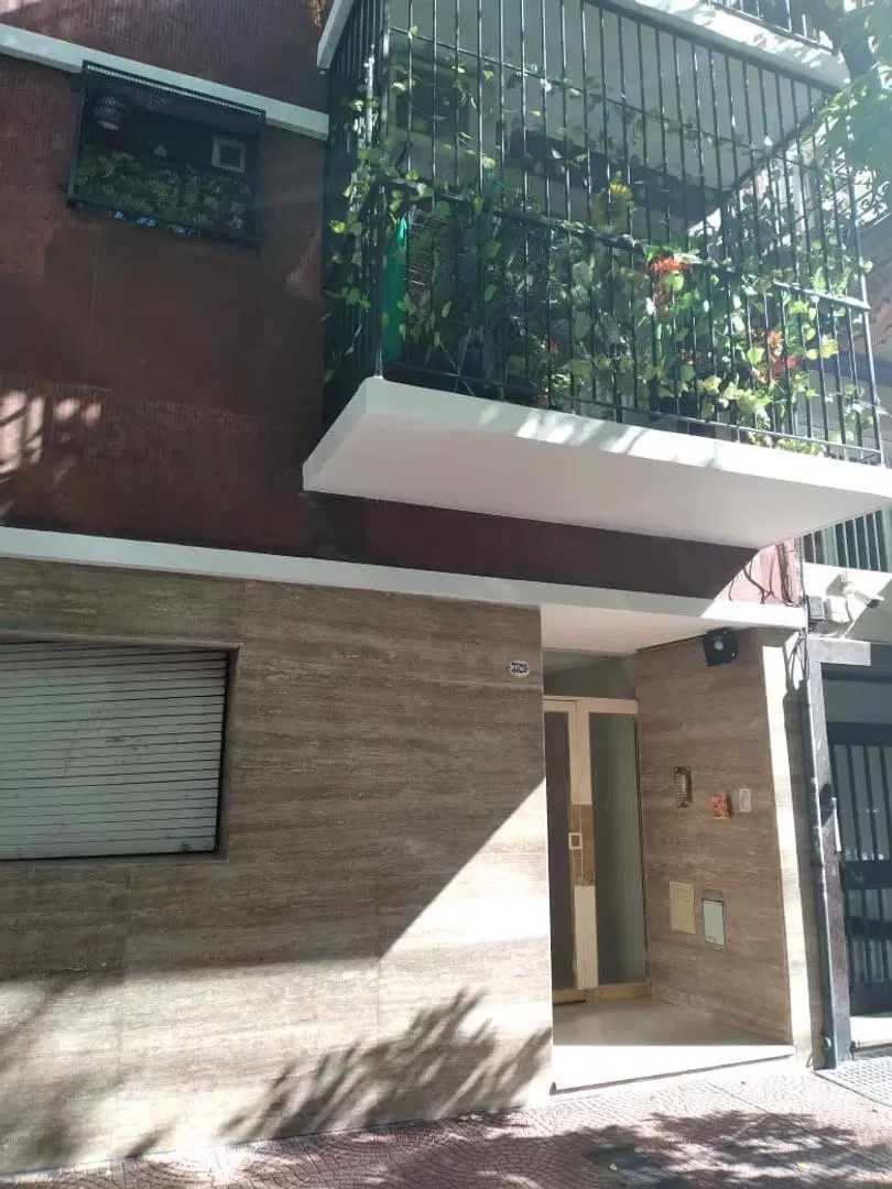 Excelente Zona ! Dto 2Amb con Balcon,Guemes al 3500 1