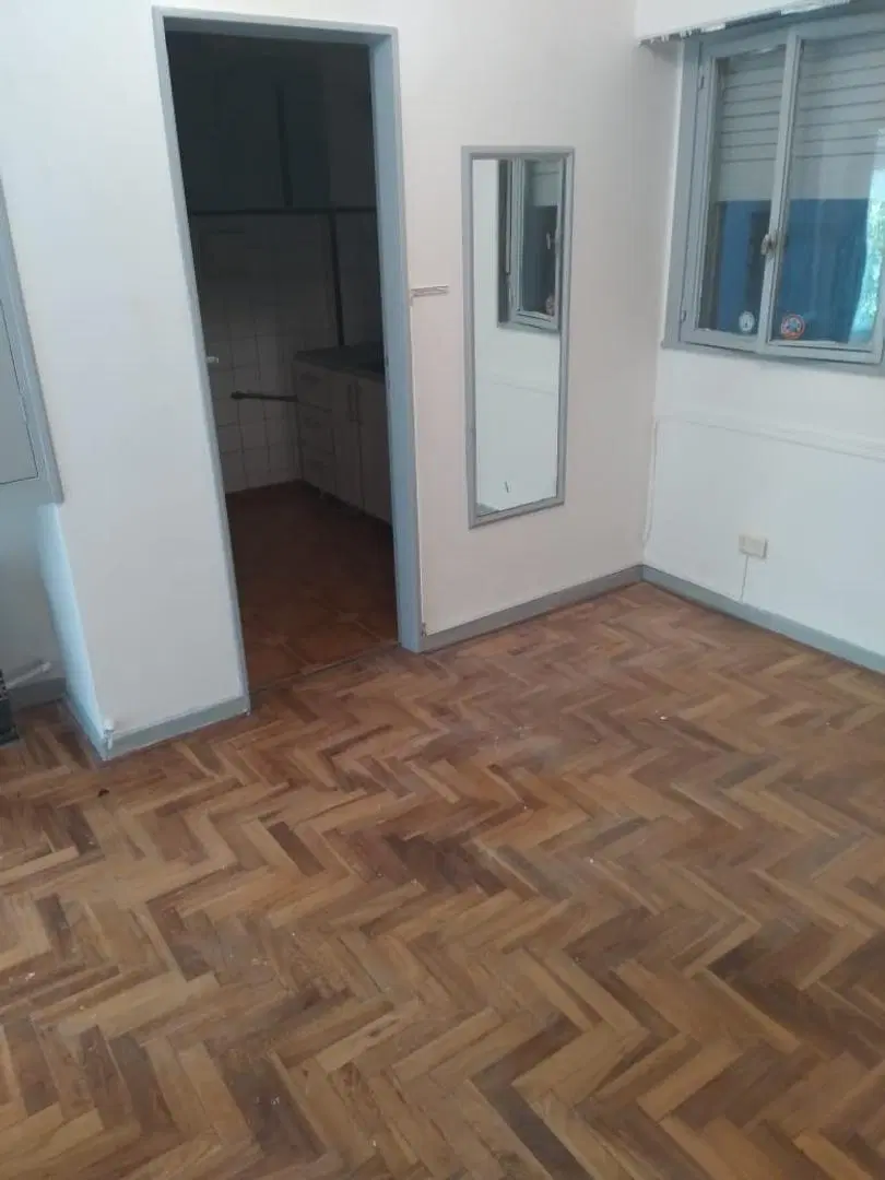 Excelente Zona ! Dto 2Amb con Balcon,Guemes al 3500 2