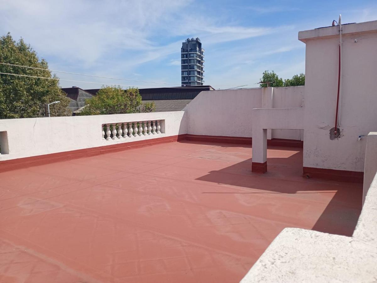 Espectacular Casa en Dos Plantas con "Permuta" Ideal Hostel Estudiantil! 4