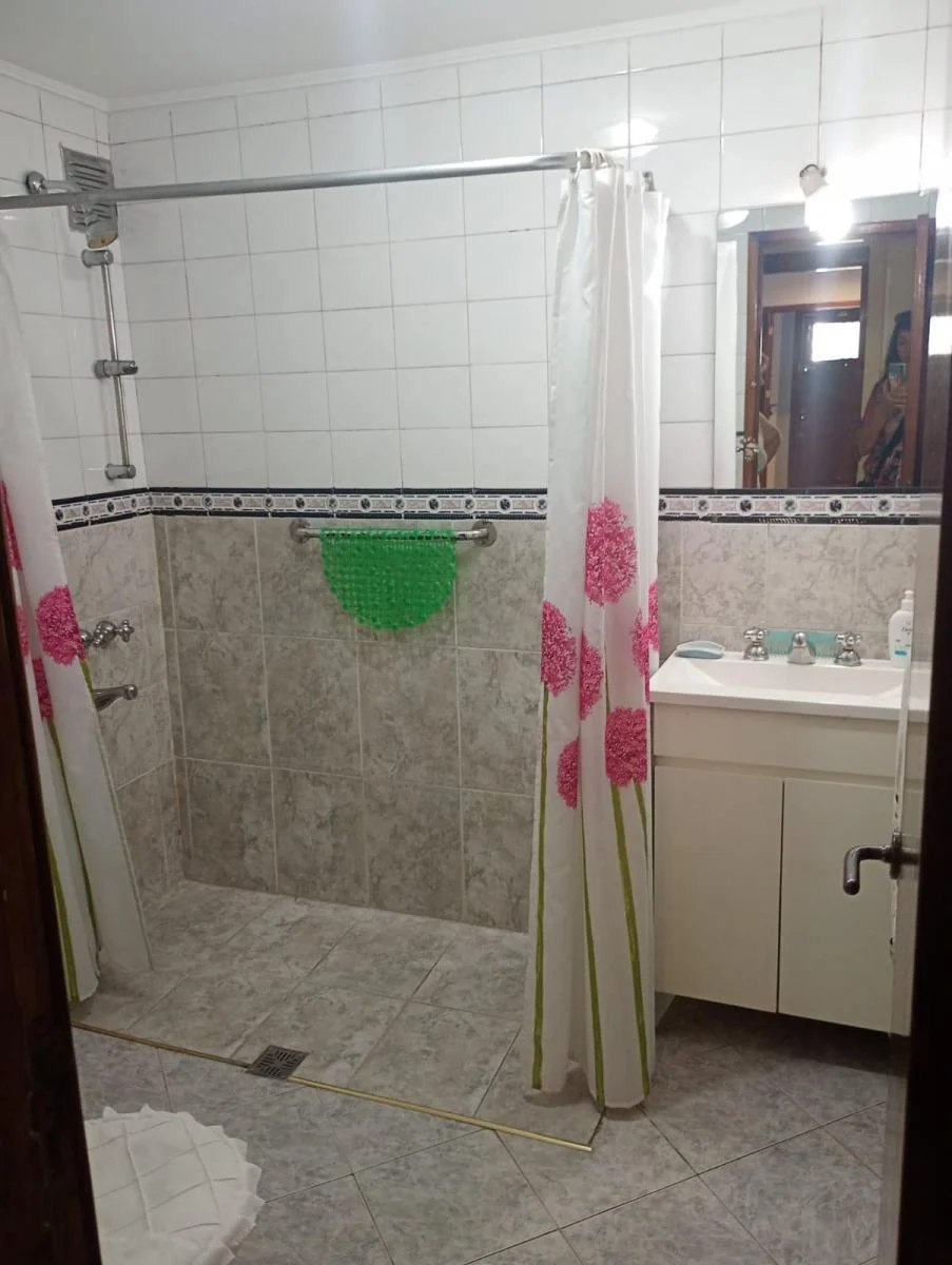 Espectacular Casa en Dos Plantas con "Permuta" Ideal Hostel Estudiantil! 4