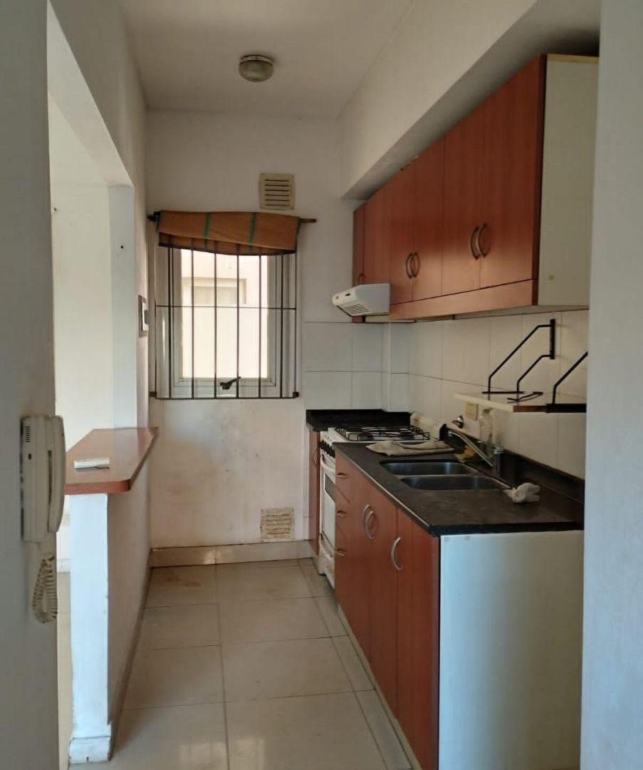Foto de Hermoso Departamento Céntrico y Económico con Parilla en Lanus Oeste., imagen 4