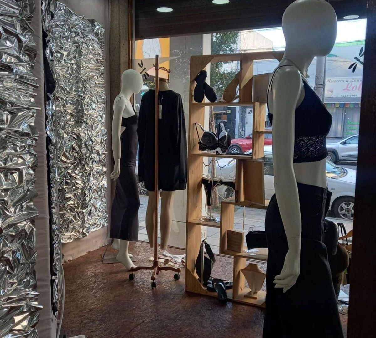 Foto de Hermoso Local en Avenida Galicia, Zona Céntrica., imagen 2
