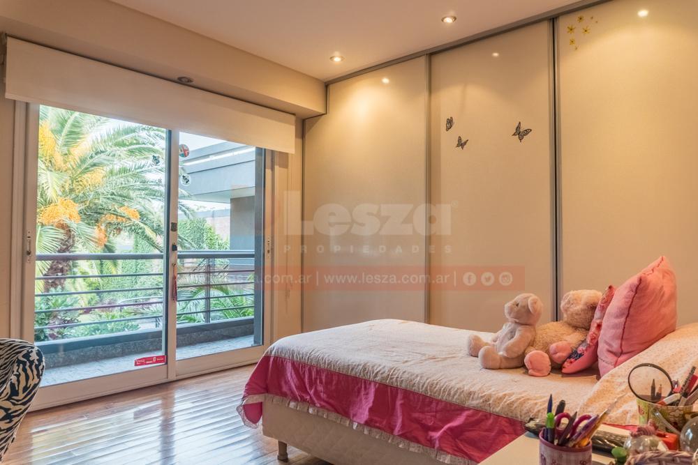 Casa con Parque y Piscina Lanús Oeste 3