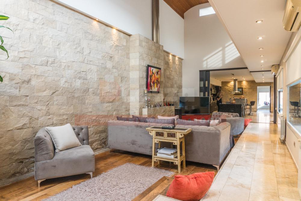 Casa con Parque y Piscina Lanús Oeste 1
