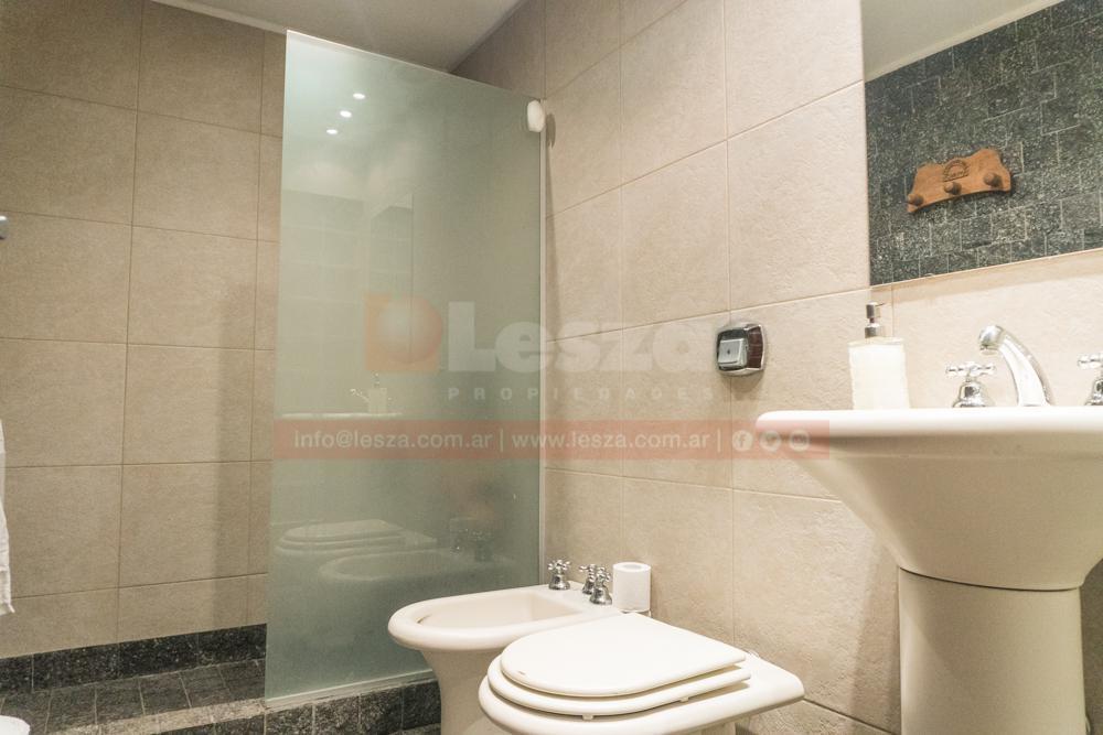Casa con Parque y Piscina Lanús Oeste 4