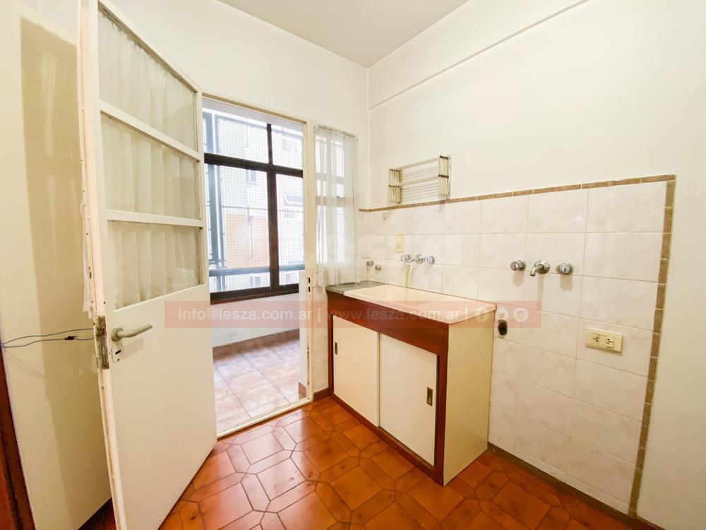 Semipiso de 4 Ambientes con Cochera en Subsuelo 5