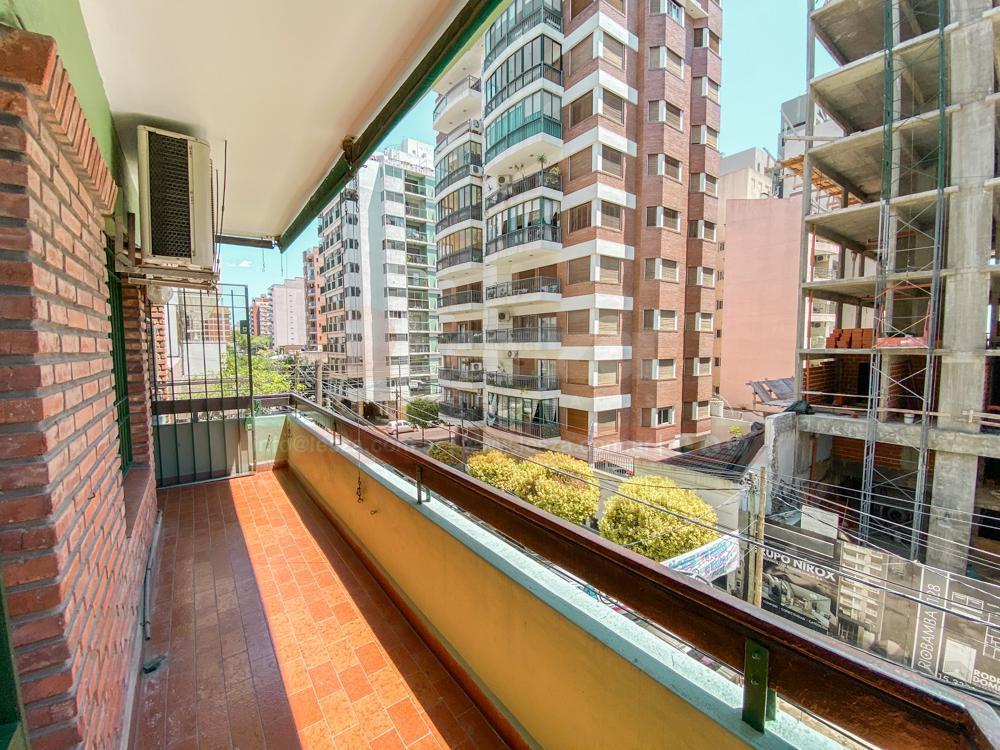Semipiso de 4 Ambientes con Cochera en Subsuelo 1