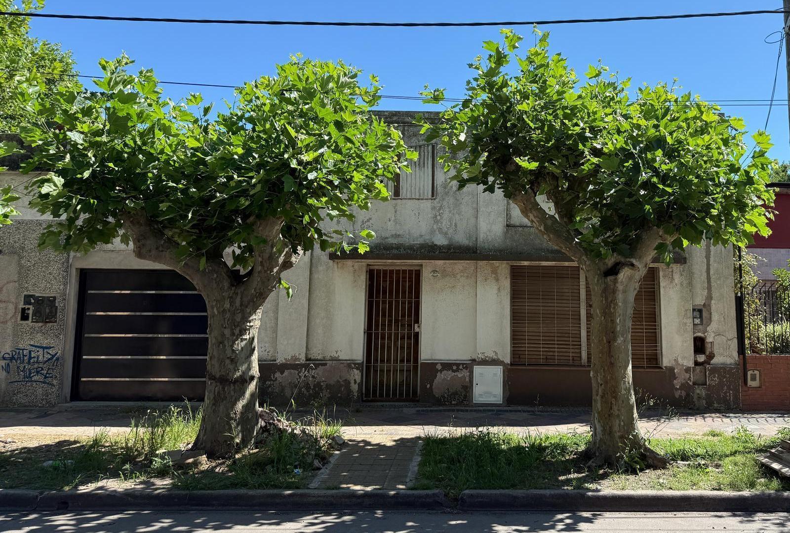 Casa de 3 ambientes al frente - Lanús Oeste